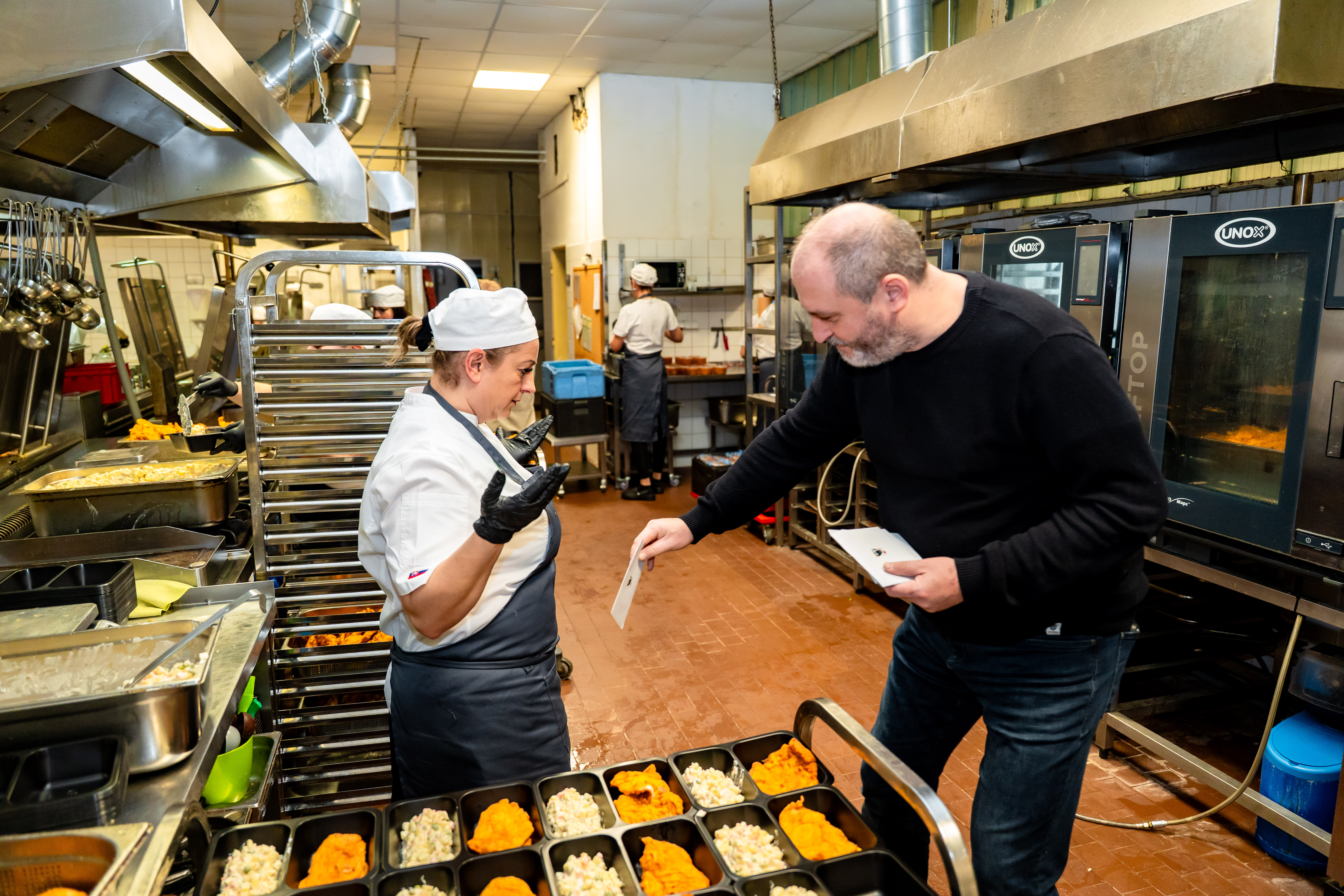 Tradicne charitativne podujatie Vianocne varenie pre seniorov-12